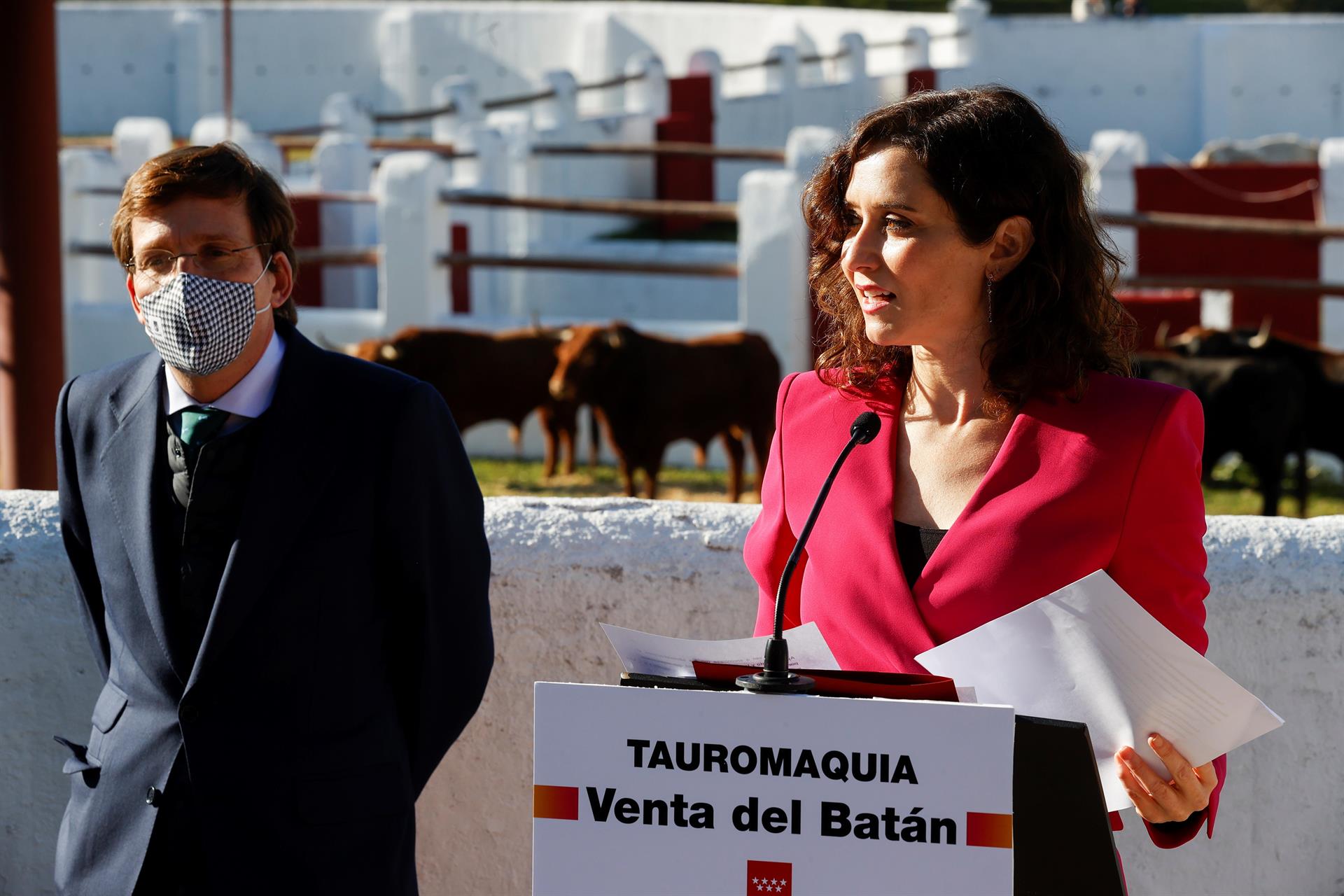 Ayuso: "Els valors del toreig són l'amor pels animals i la llibertat"