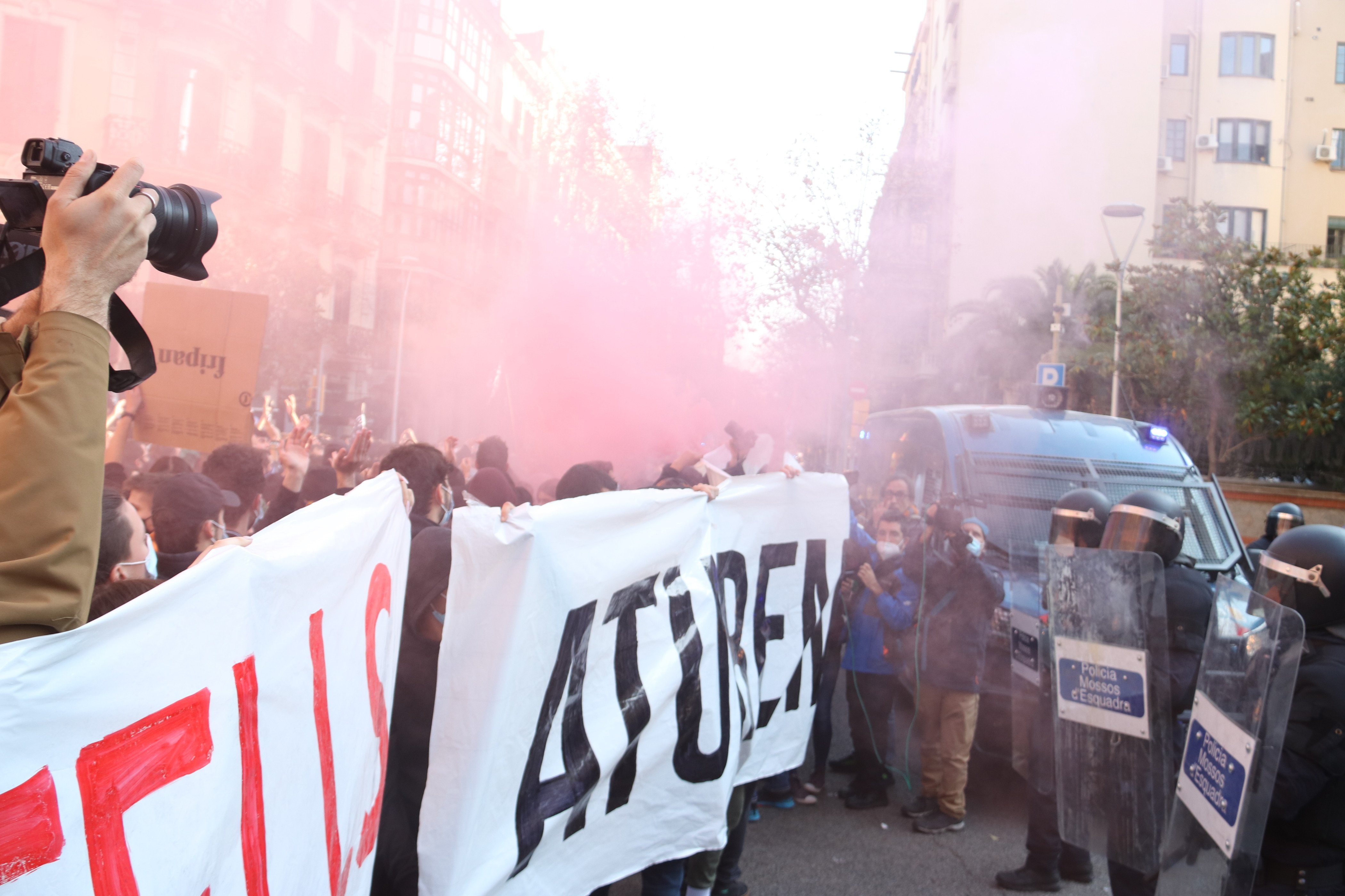 Tensión en la delegación del Gobierno contra Castells y el 25% de castellano