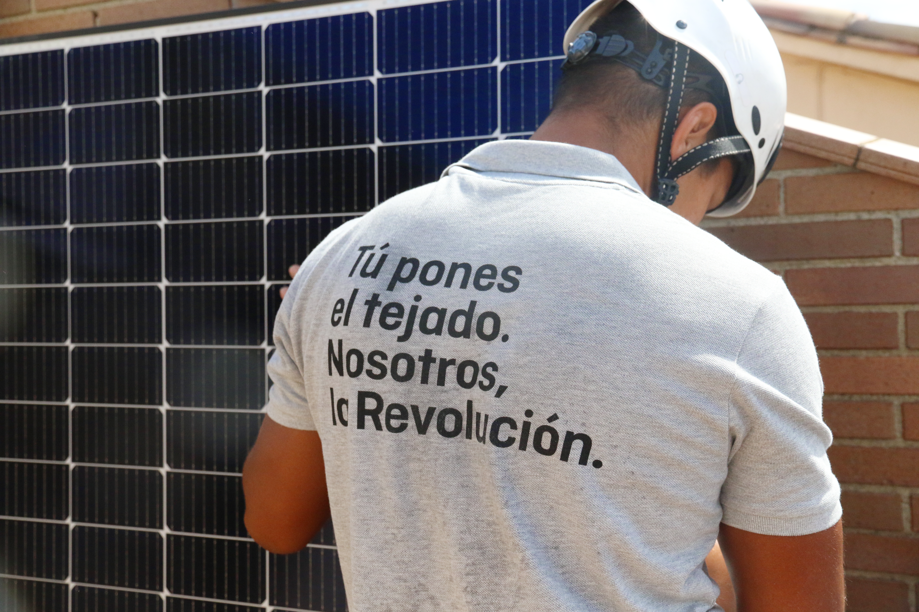 Holaluz compra Bulb Energy en España y suma 23.000 clientes a su cartera