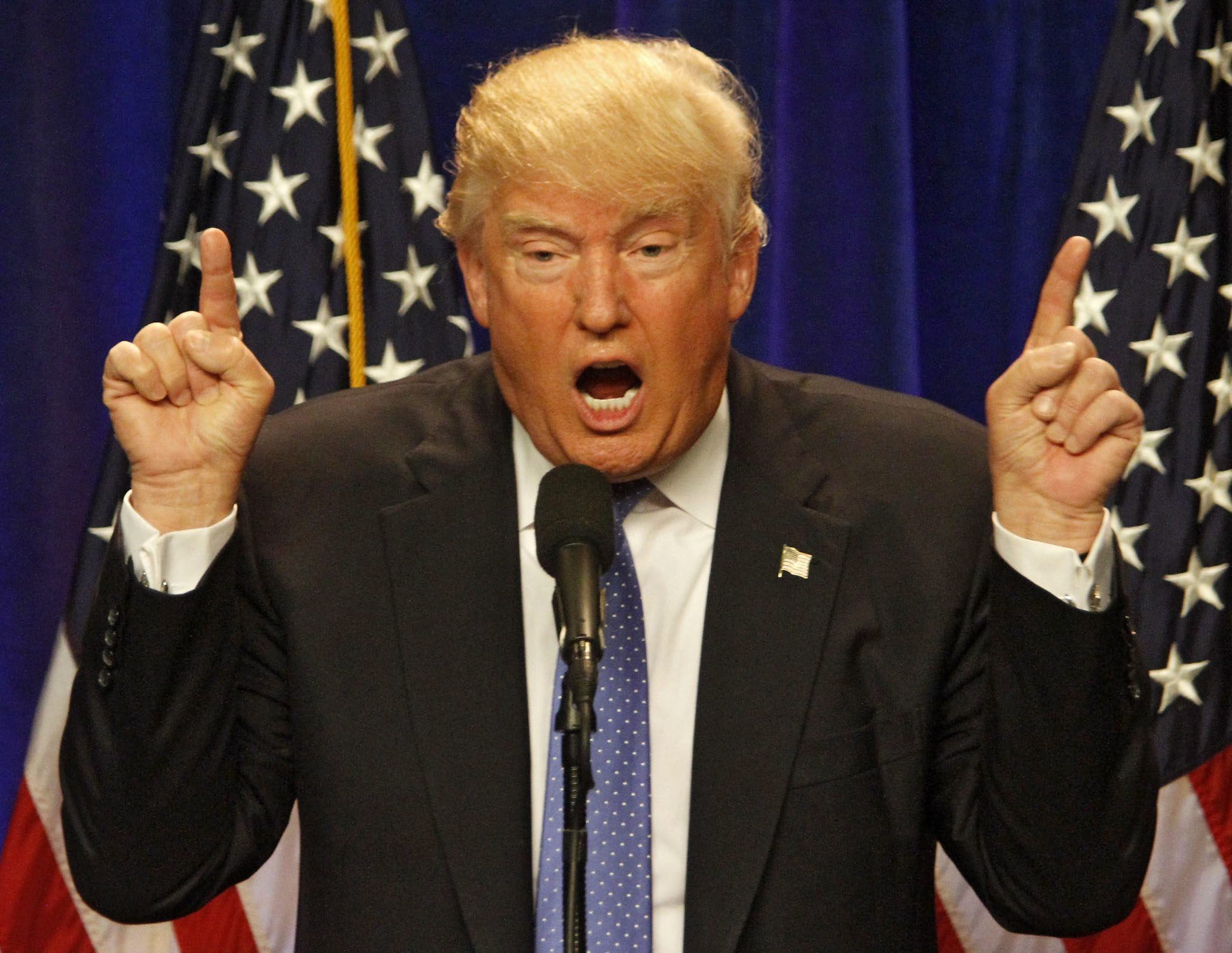 Detingut un home en un míting de Trump que li volia disparar