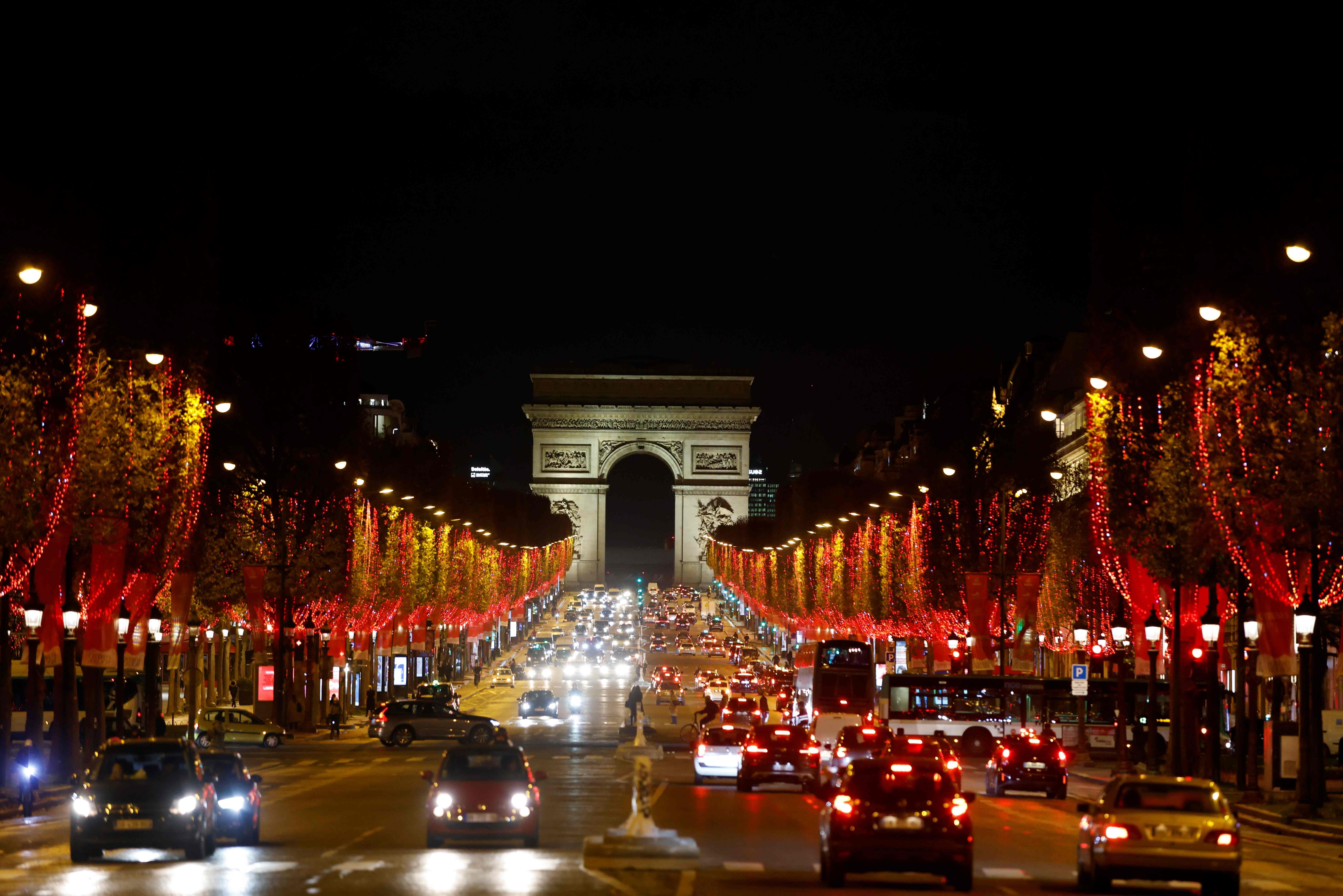 França prohibeix les concentracions la nit de Cap d'Any: sense focs artificials