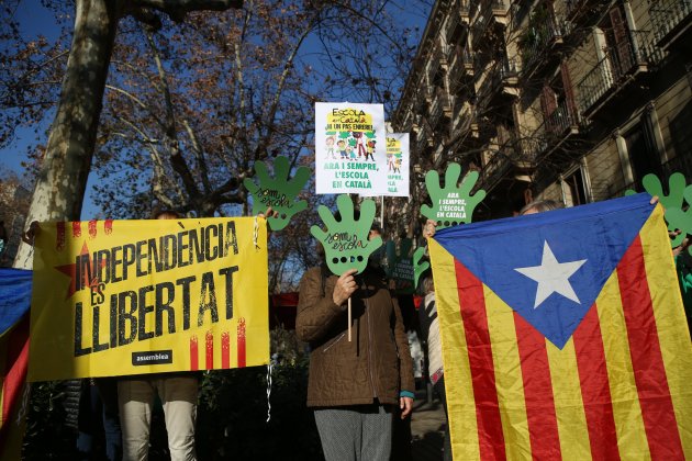 manifestació escola català Montse Giralt