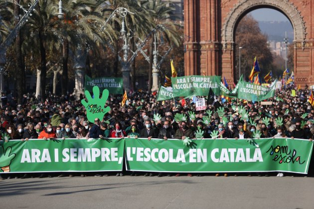 manifestación escuela catalán Montse Giralt