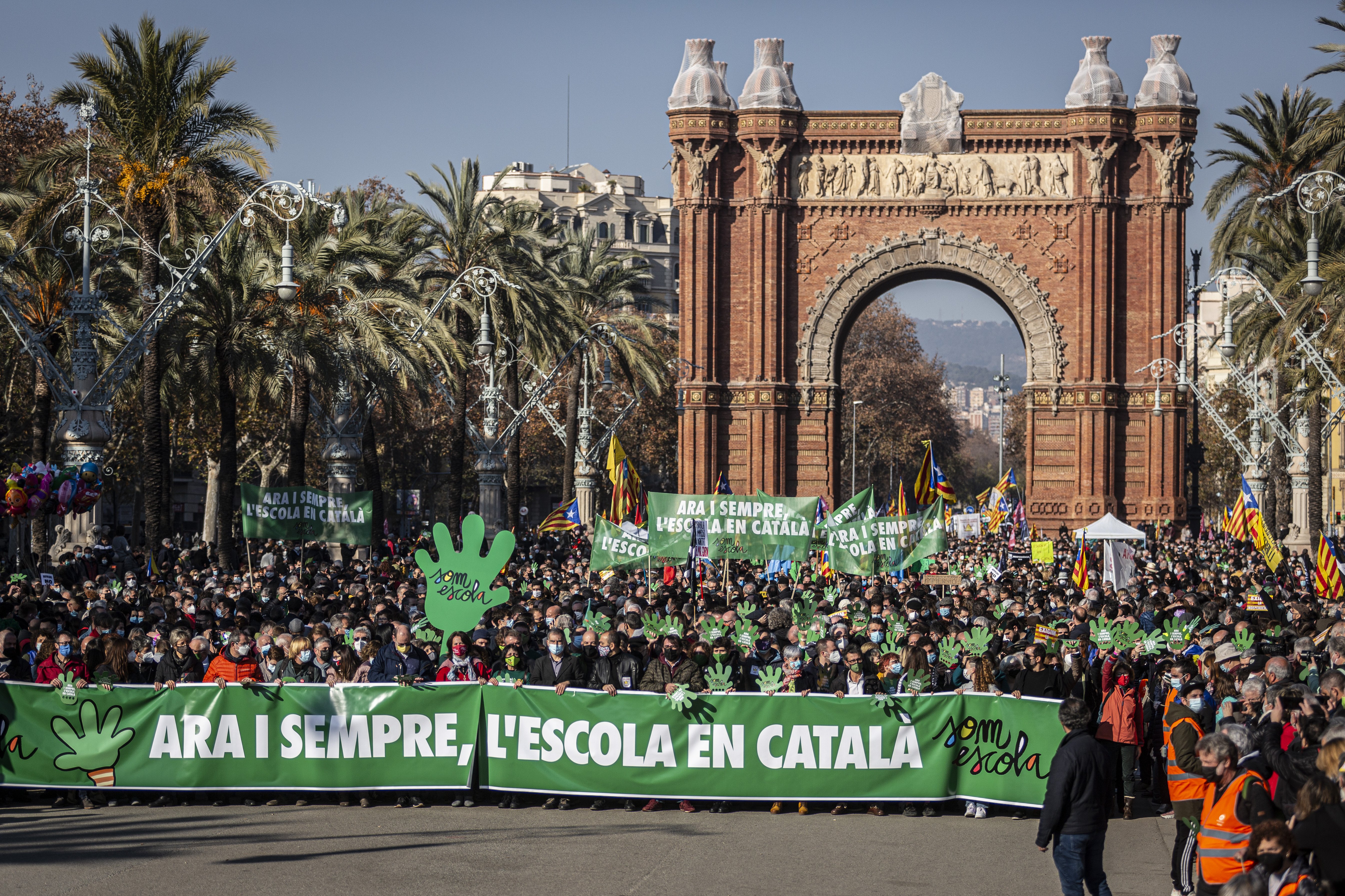 Fiesta, esperanza y desacomplejamiento: el catalán se refuerza ante el Estado