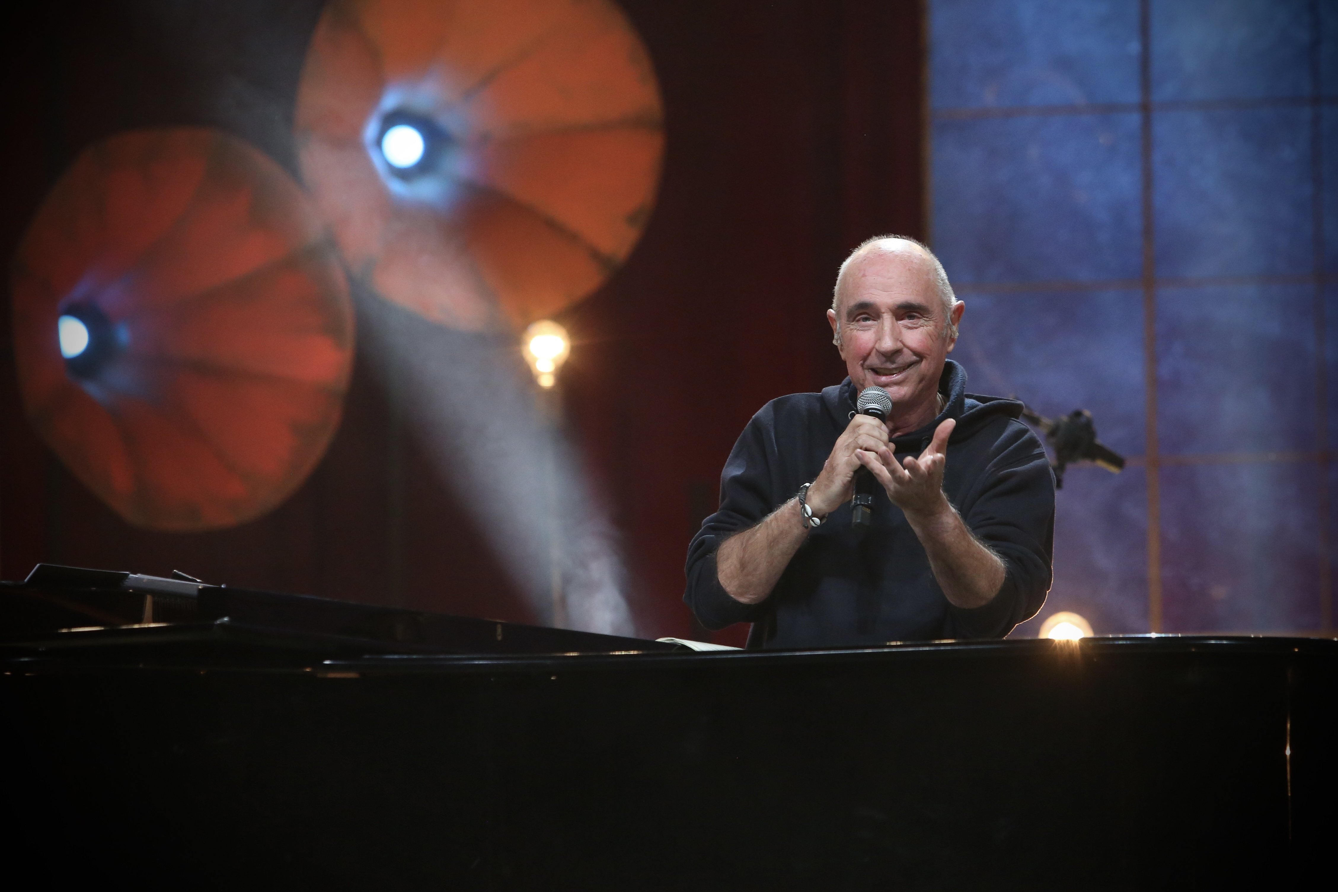 Vídeo / Moments clau del concert de Llach al Sant Jordi