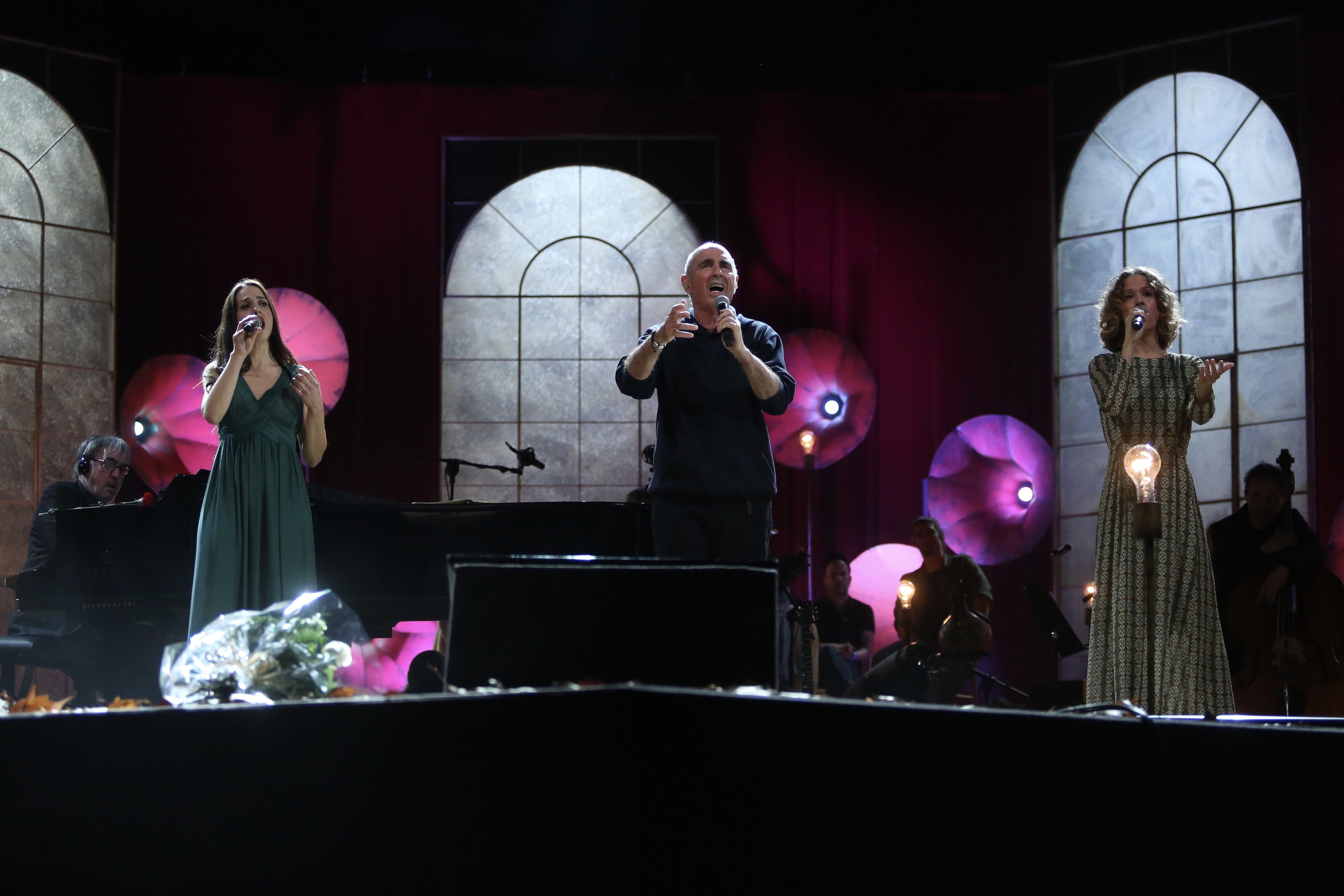 Concierto Lluís Llach con Gemma Humet y Ju (JUonStage) Concierto Lluís Llach con Gemma Humet y Ju (JUonStage)