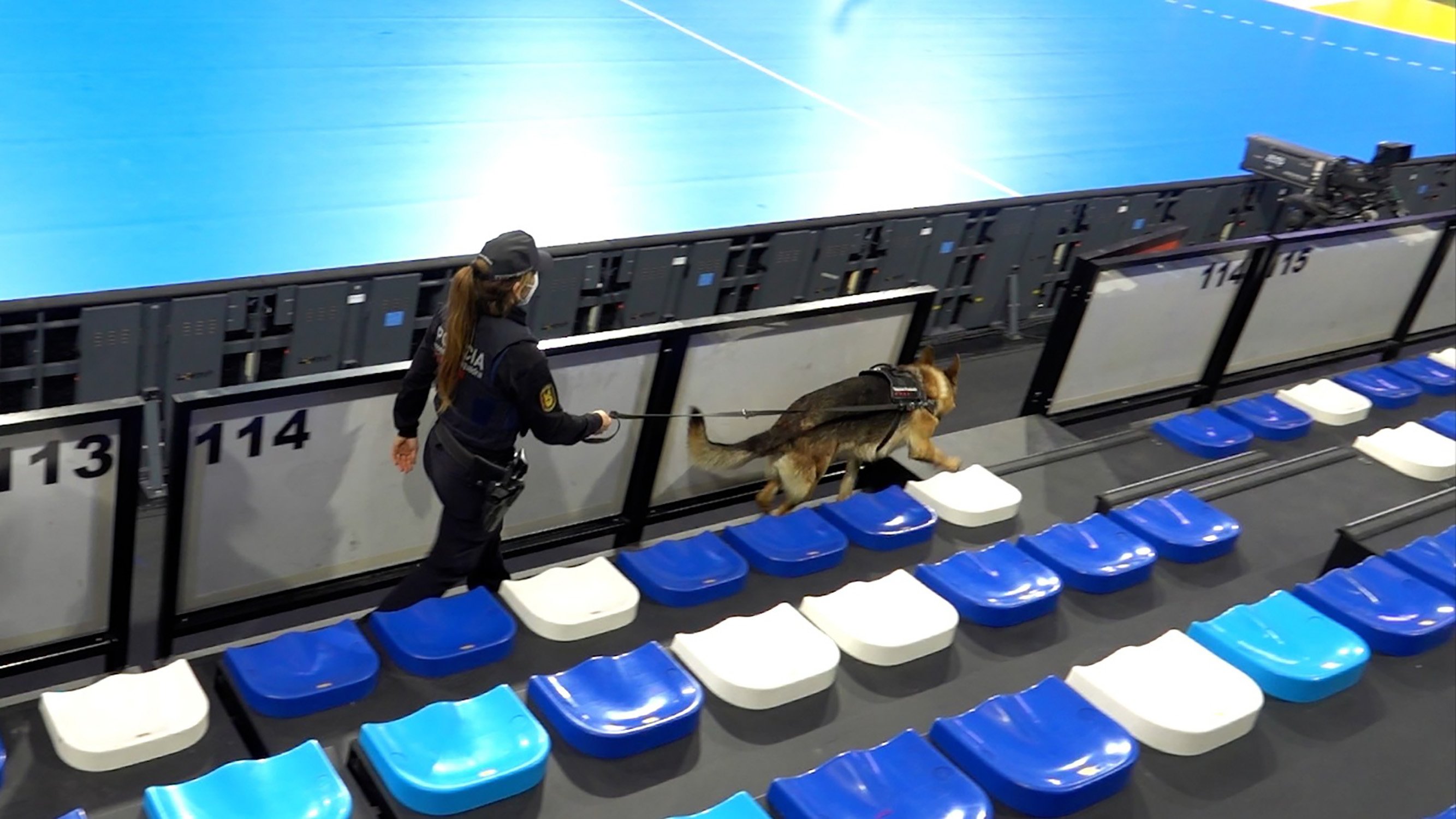 VÍDEO | Subsuelo, drones y perros de Mossos para vigilar el mundial de balonmano de Granollers