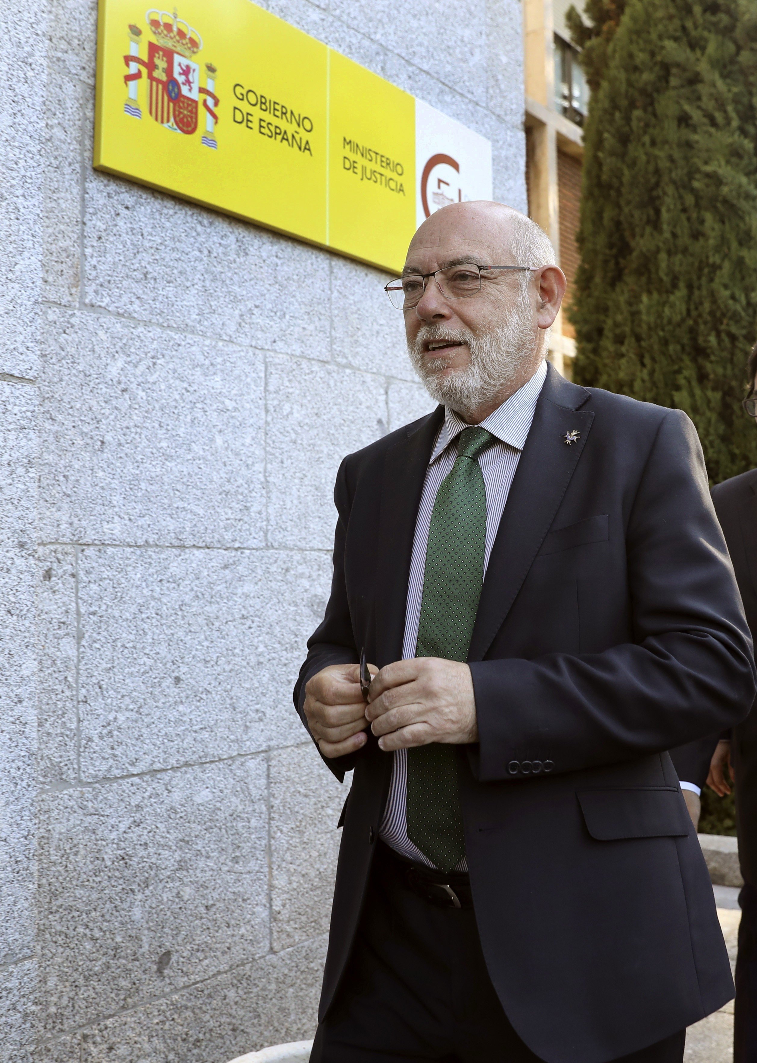 El fiscal general enmarca en la "cortesía institucional" la visita a Puigdemont
