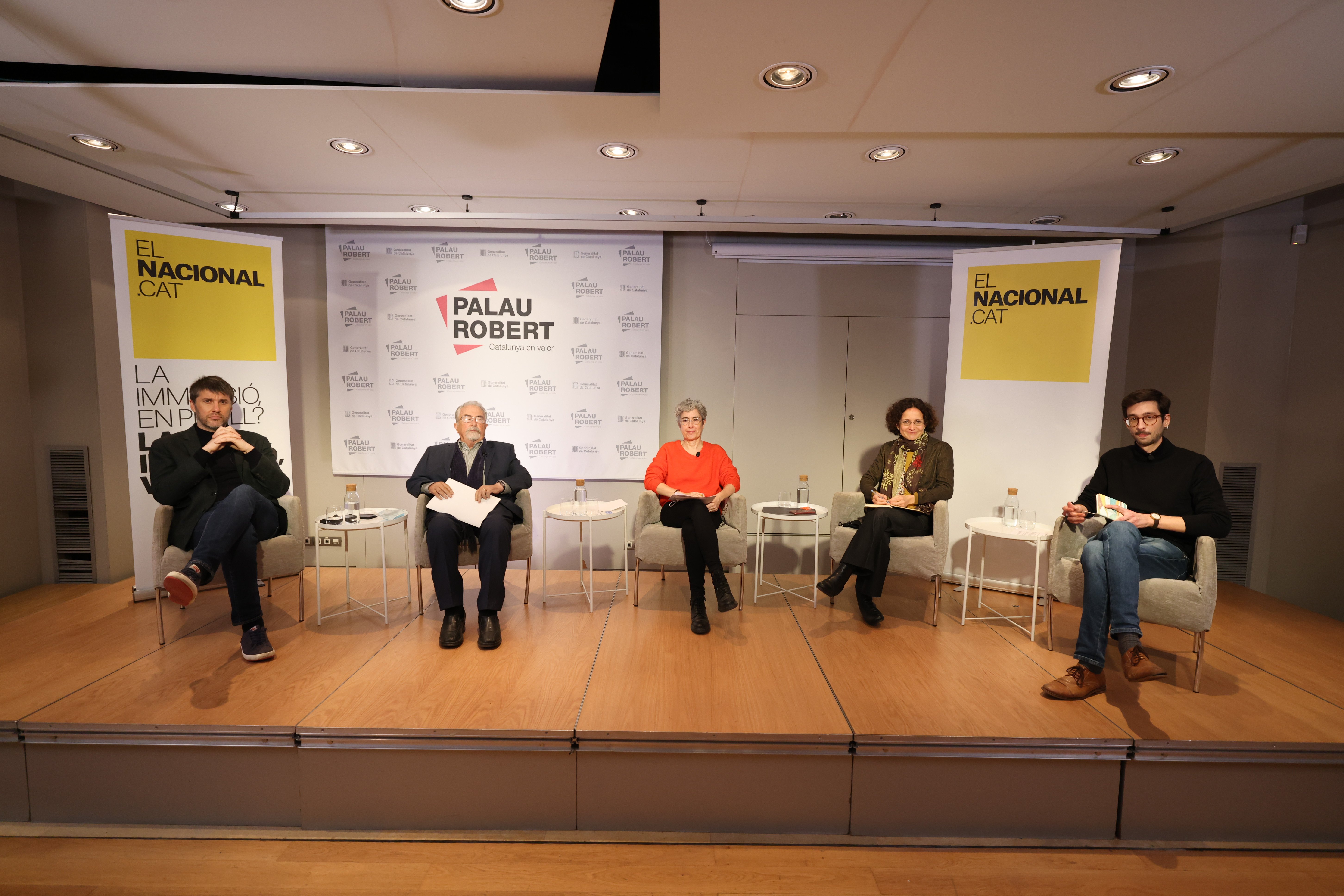 Els experts demanen poder polític per salvar el català al carrer en el debat d''El Nacional'