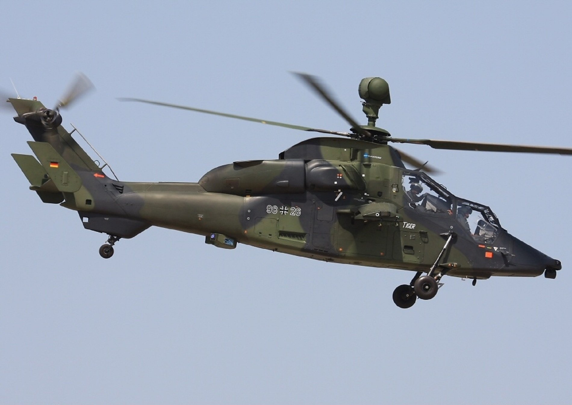 Sánchez dedicará 1.185 millones a modernizar un modelo de helicóptero de combate