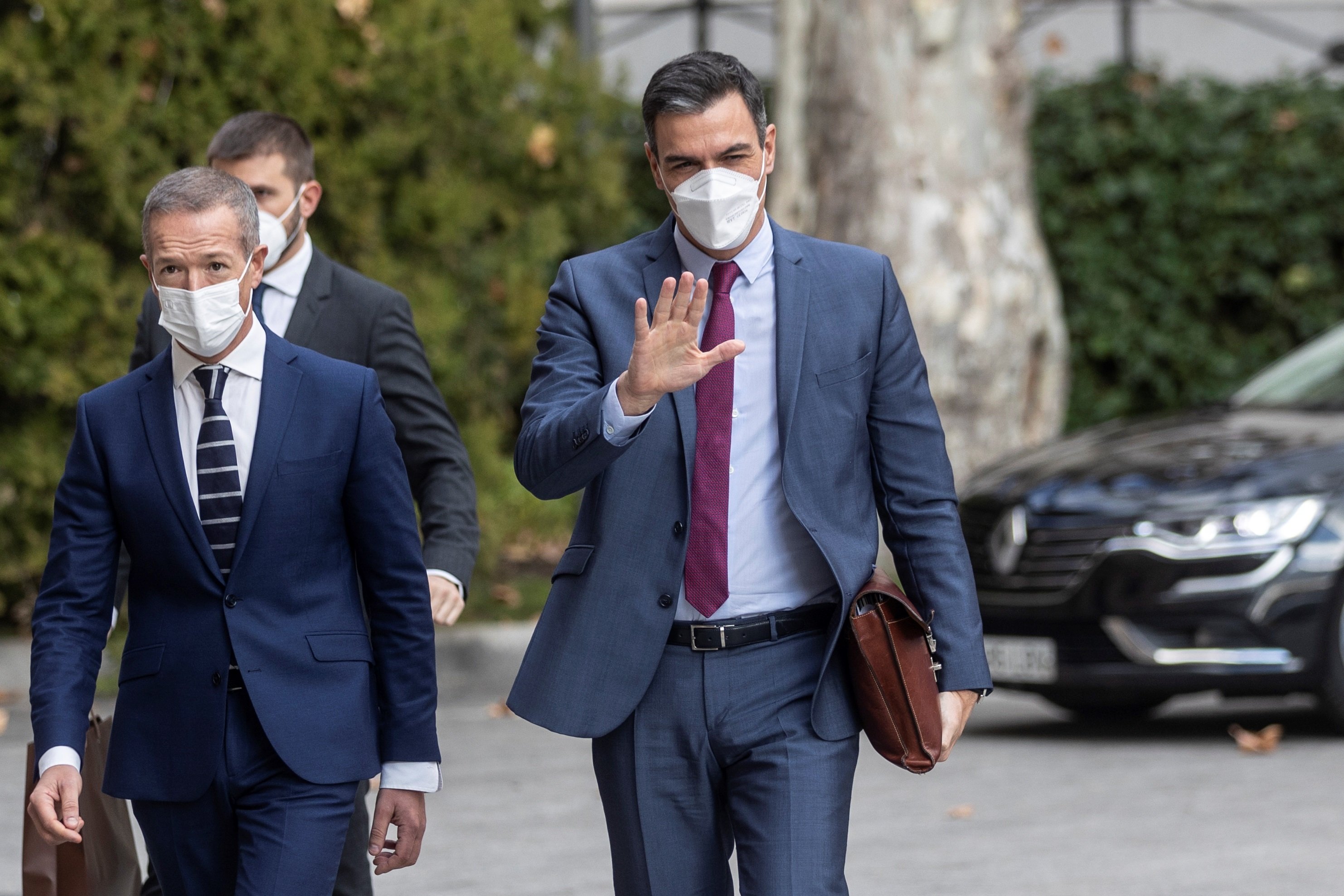 Pedro Sánchez brings back compulsory mask use outdoors in Spain