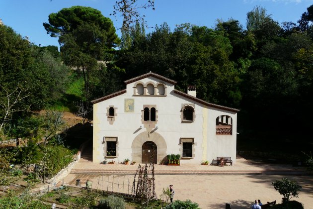 Masia del antiguo jardín botánico reloj solo pere prlpz 2