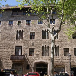Deu construccions 'falses' de Barcelona que colen com a autèntiques