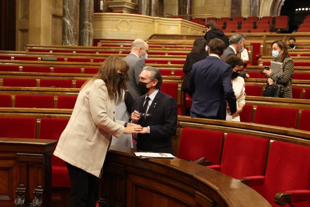 La presidenta del Parlament, Laura borràs y el conseller d'economia, Jaume Giró debate presupuesto Parlament - Sergi Alcàzar