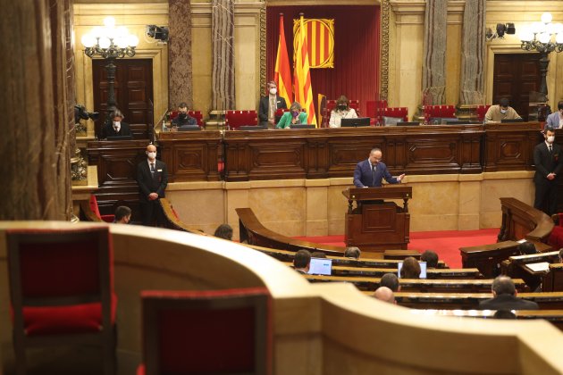 Presidente y portavoz de grup Mixt, Alejandro Fernández en el debate de presupuestos del Parlament, faristol - Sergi Alcàzar