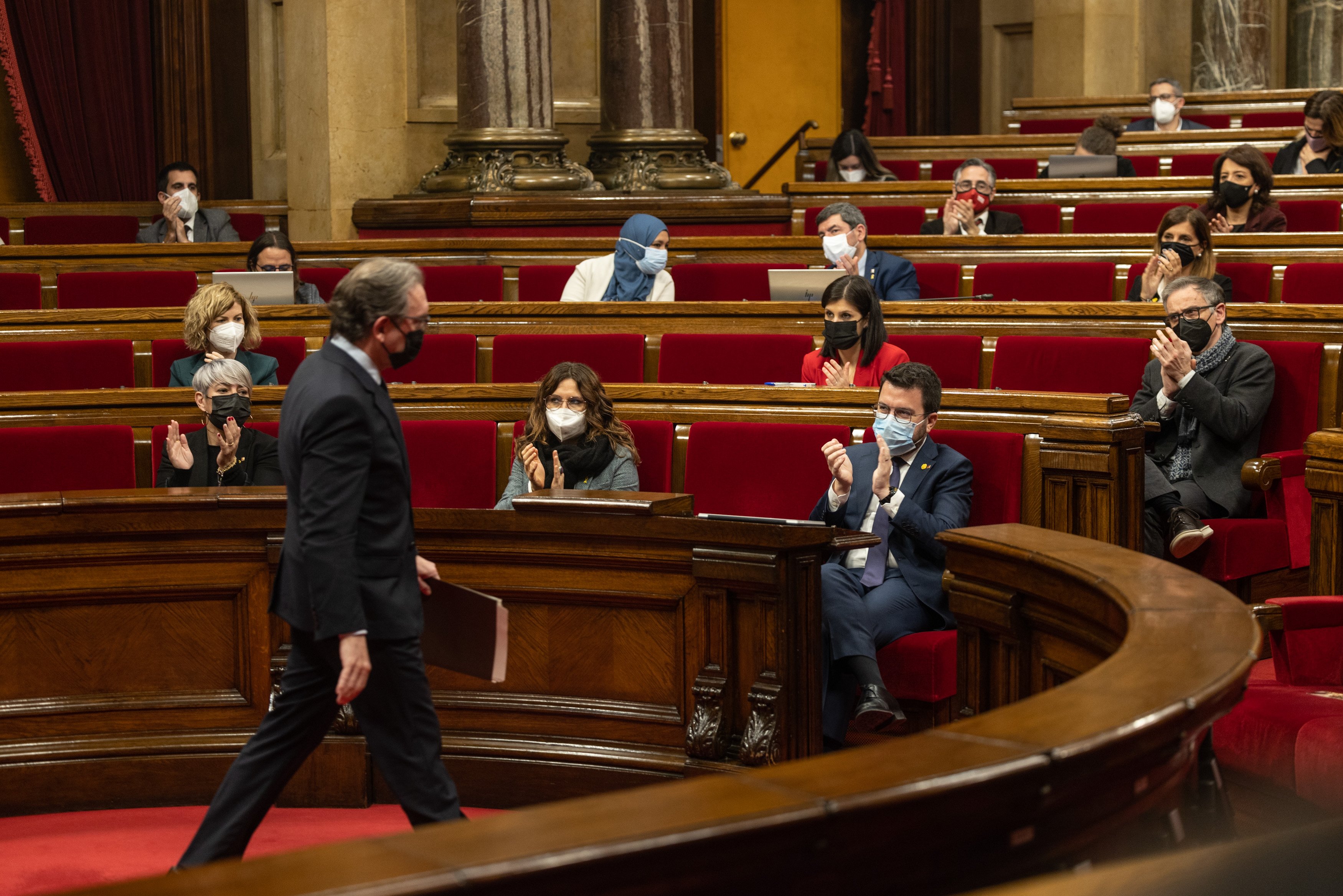 El Parlament reclama per unanimitat un caixer a cada poble