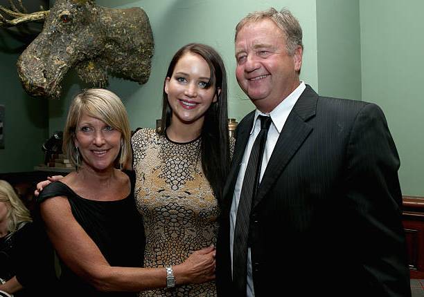 Jennifer Lawrence y sus padres/ Agencia
