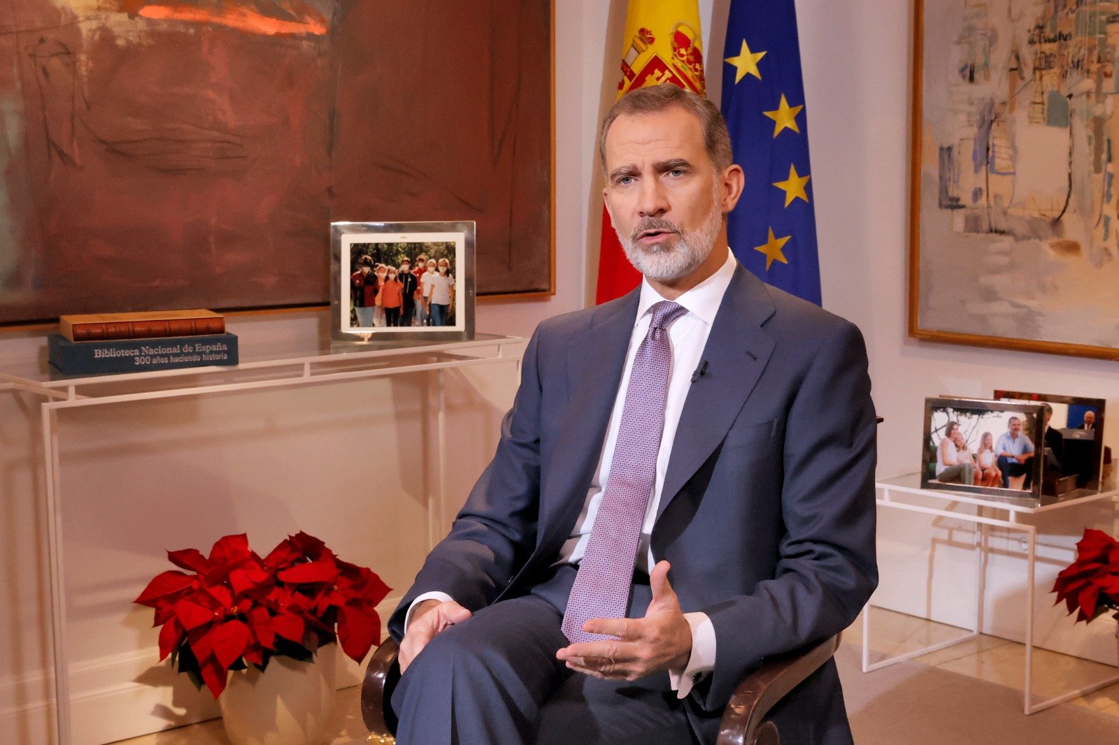 Felipe VI apela a la "integridad moral" pero ignora a su padre