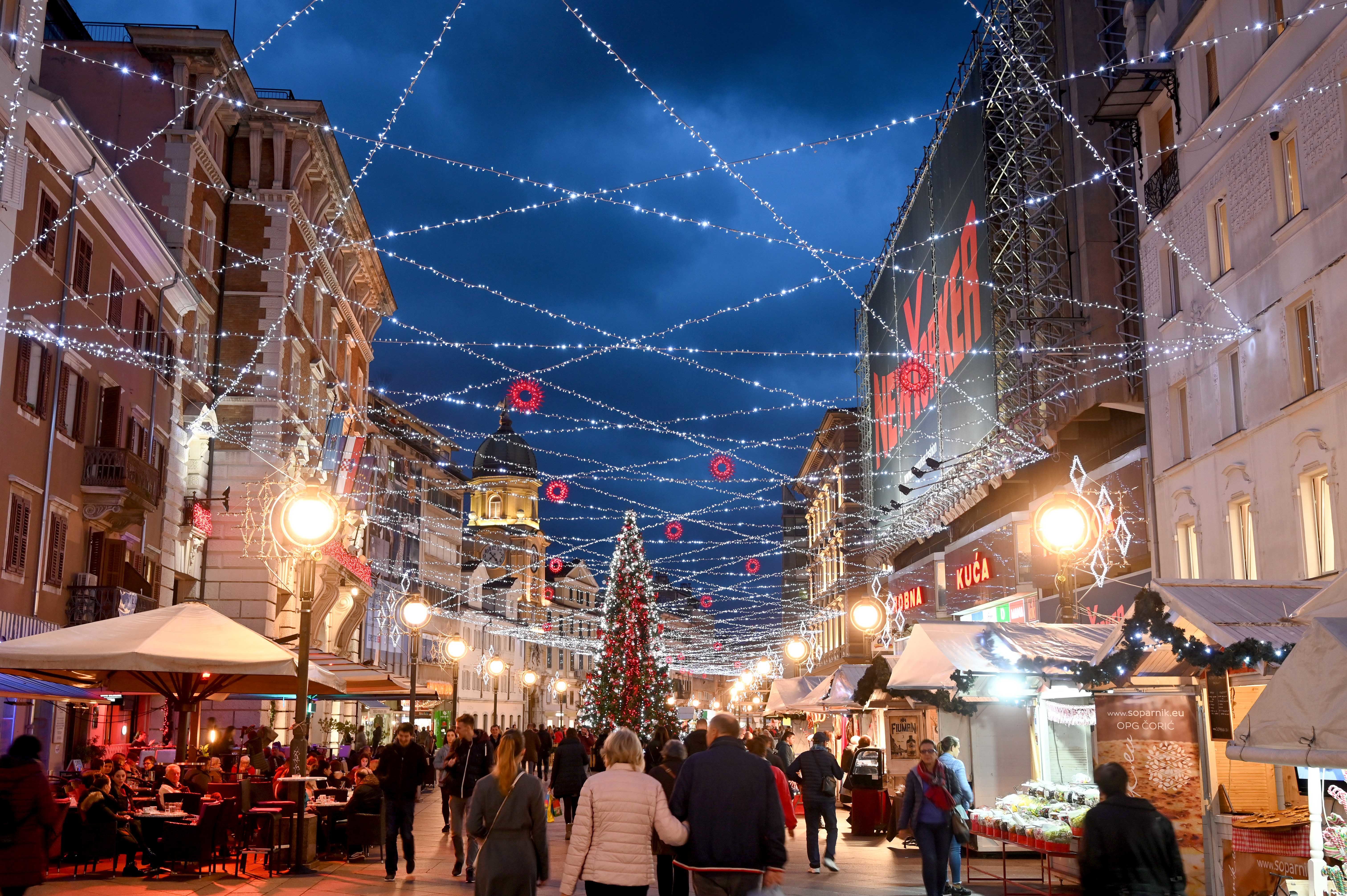 Restriccions i cancel·lacions de festes de Cap d'Any a tot Europa per l'òmicron