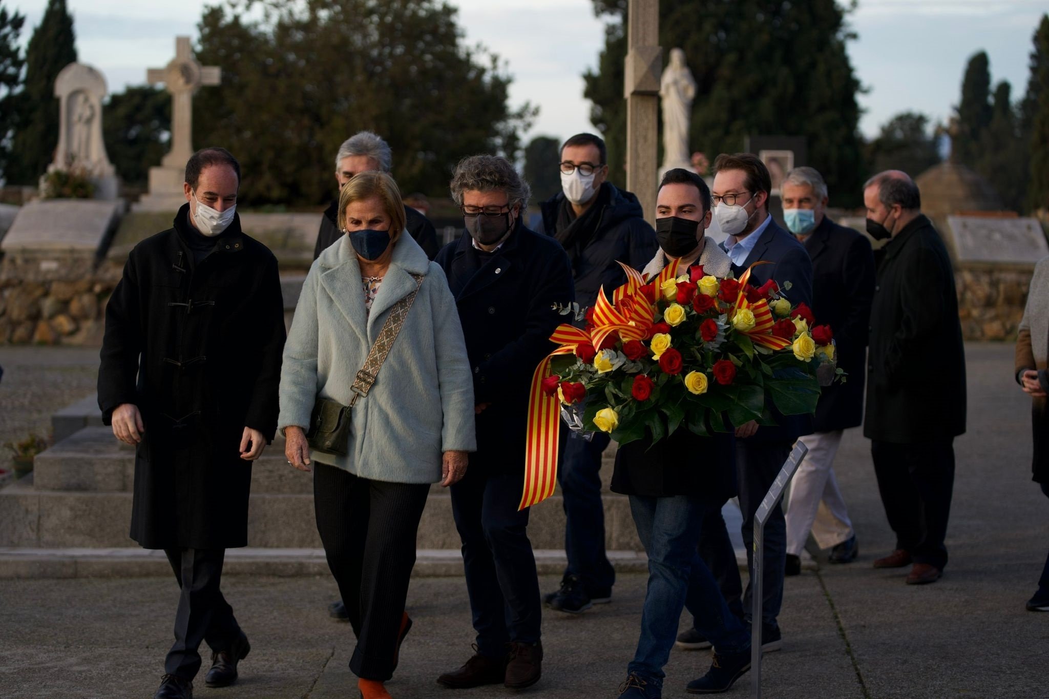 EuropaPress 4164042 nuria gispert antoni castella democrates ofrenda tumba expresidente