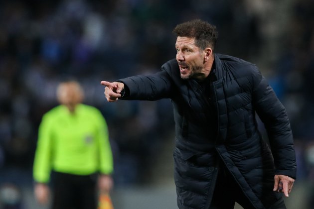 cholo simeone senala dedo atletico de madrid europa press