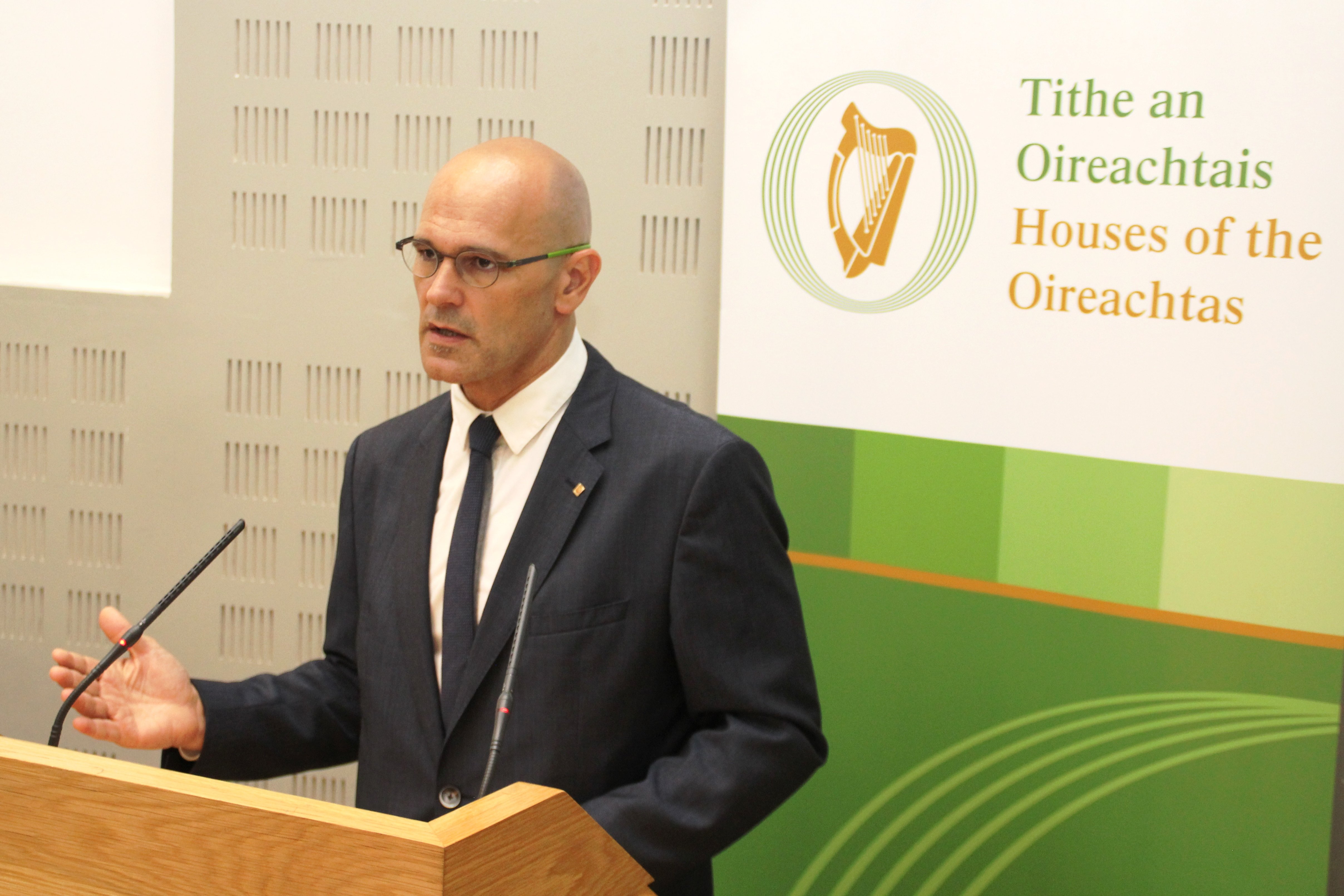 Romeva, en el Parlamento irlandés: "El futuro de Catalunya lo decidirán los catalanes"