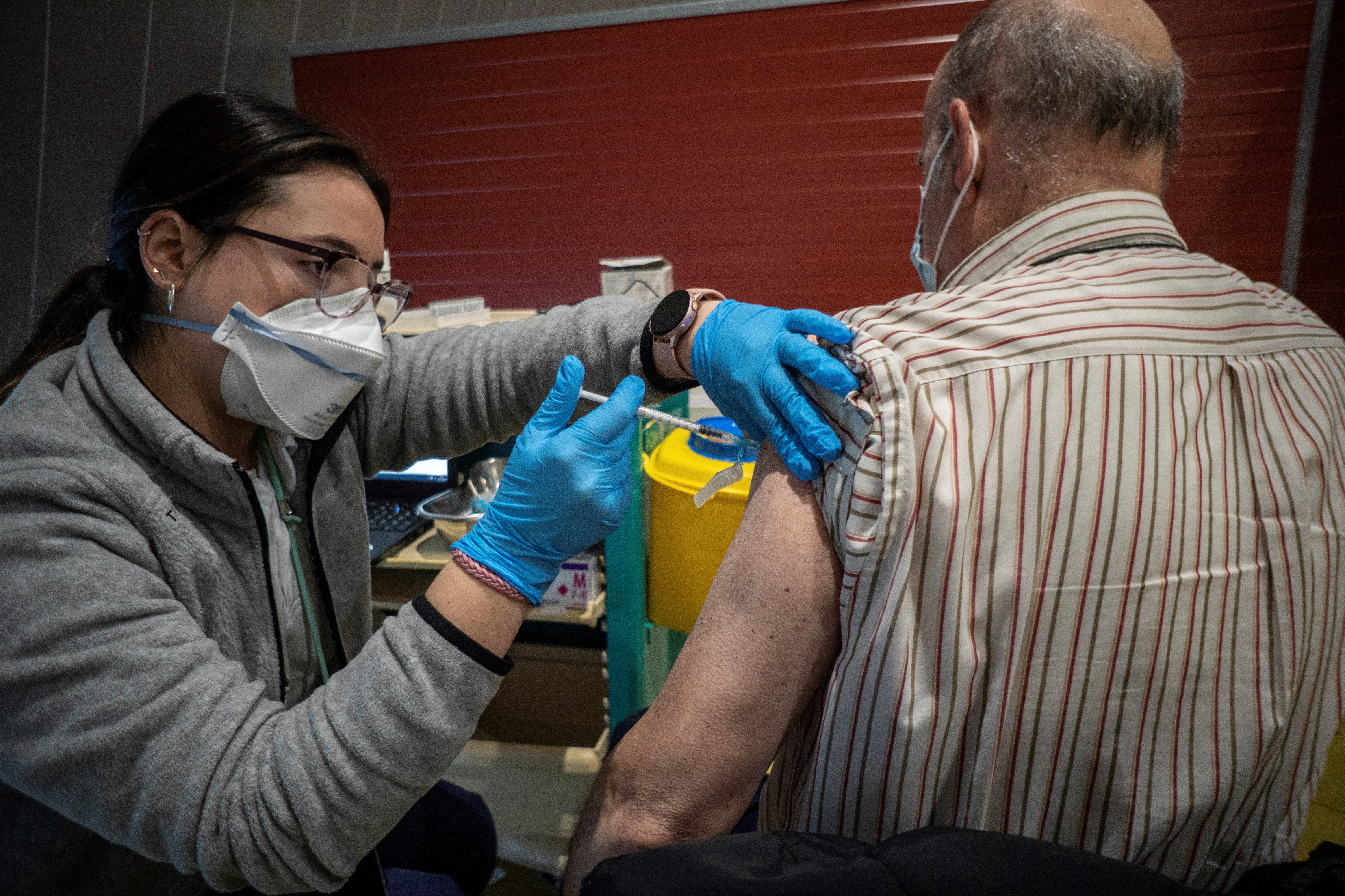 Els no vacunats de 60 a 79 anys tenen 20 vegades més probabilitats de morir