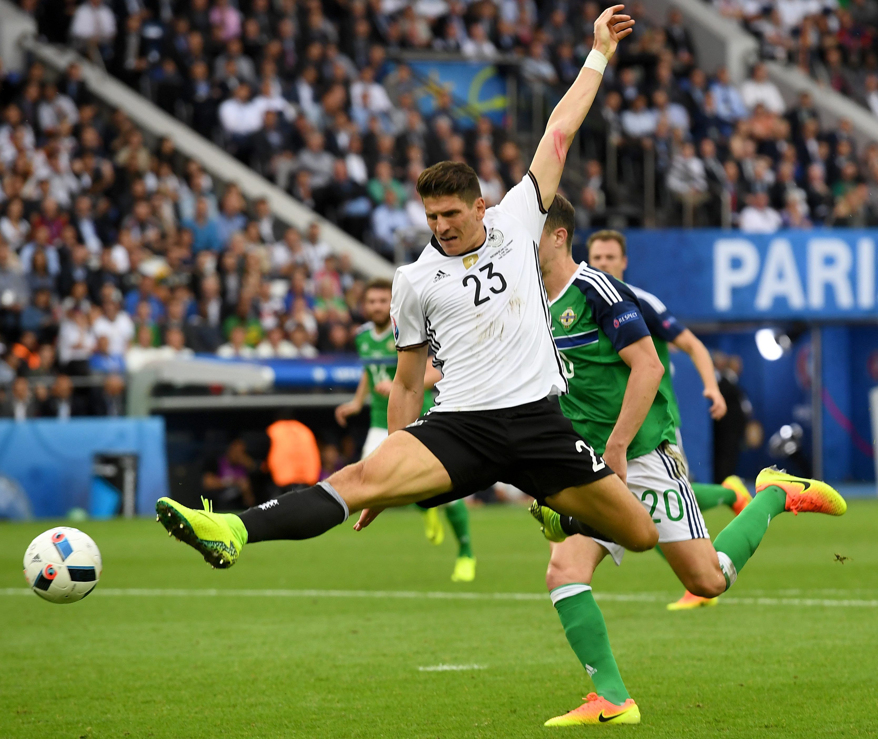 Alemanya compleix i es classifica per a vuitens (0-1)