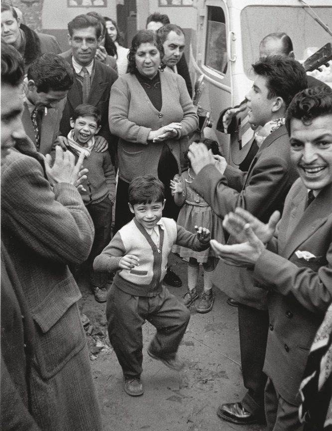 Sabine Weiss, la última fotógrafa humanista, a través de sus mejores retratos