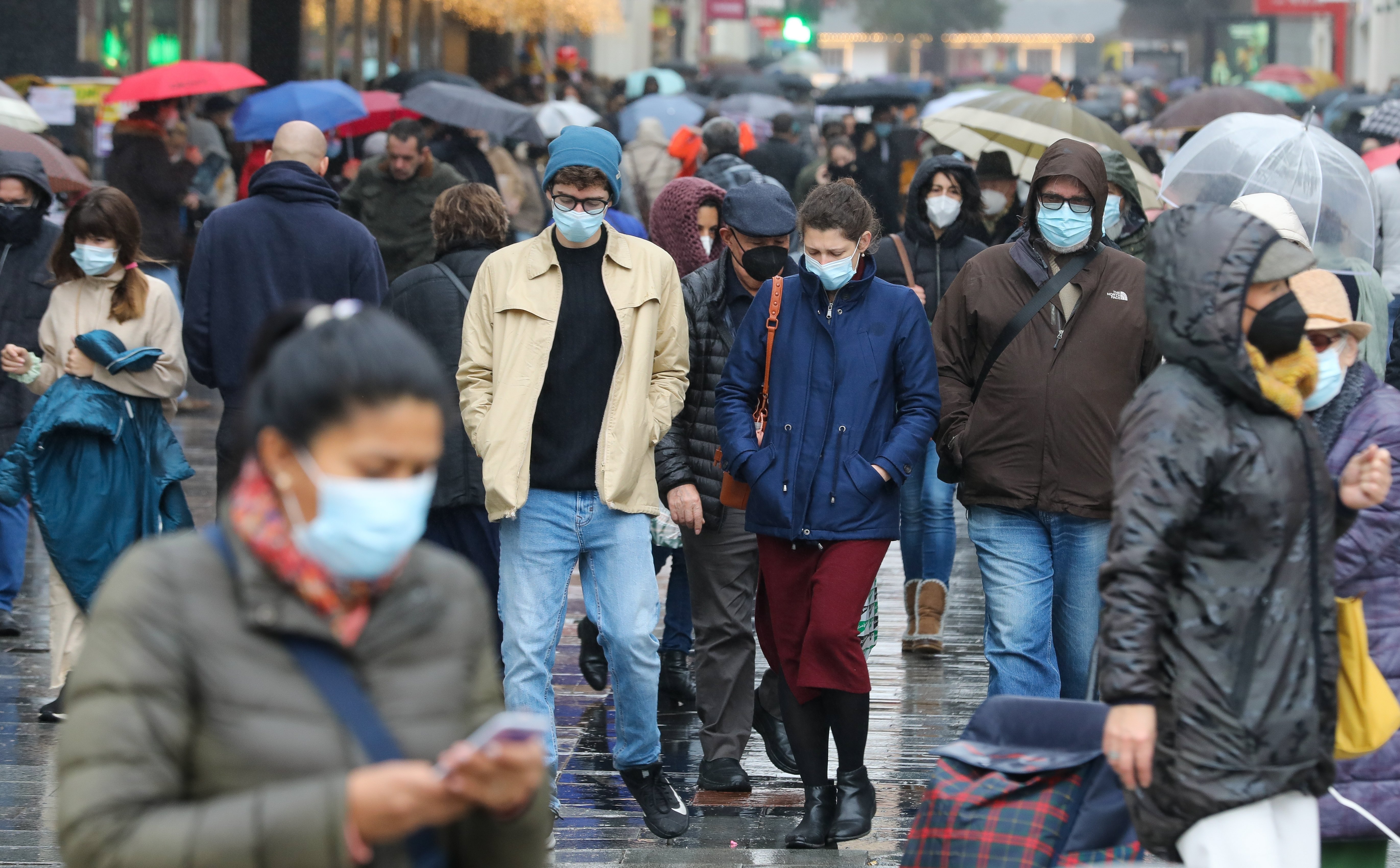 Cs y PP se resisten a avalar el uso de las mascarillas en el exterior