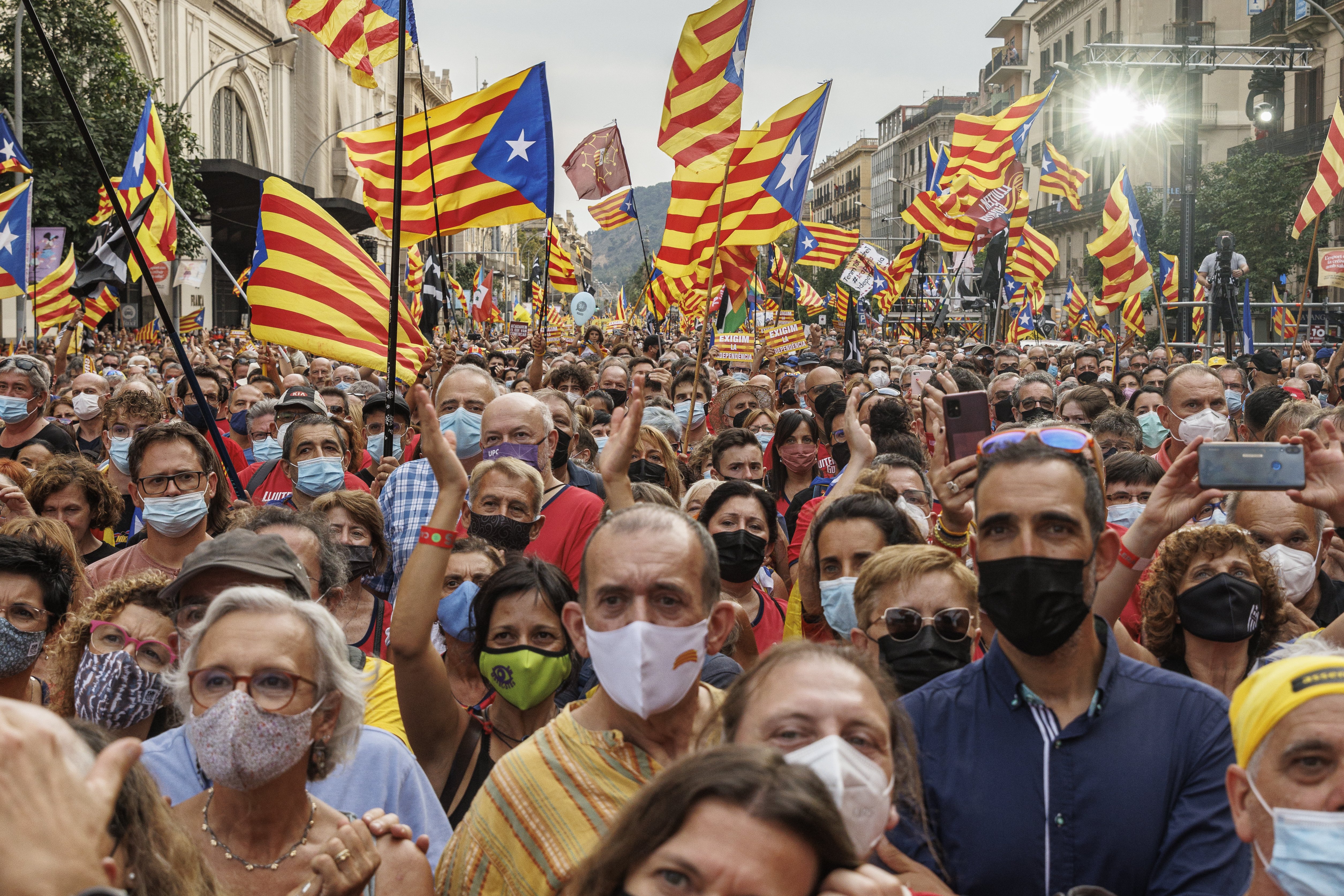 Diada Nacional de Catalunya 11S 11 S  mascarillas mascaretes manifestacion banderas esteladas coronavirus covid 2021 - Sergi Alcàzar