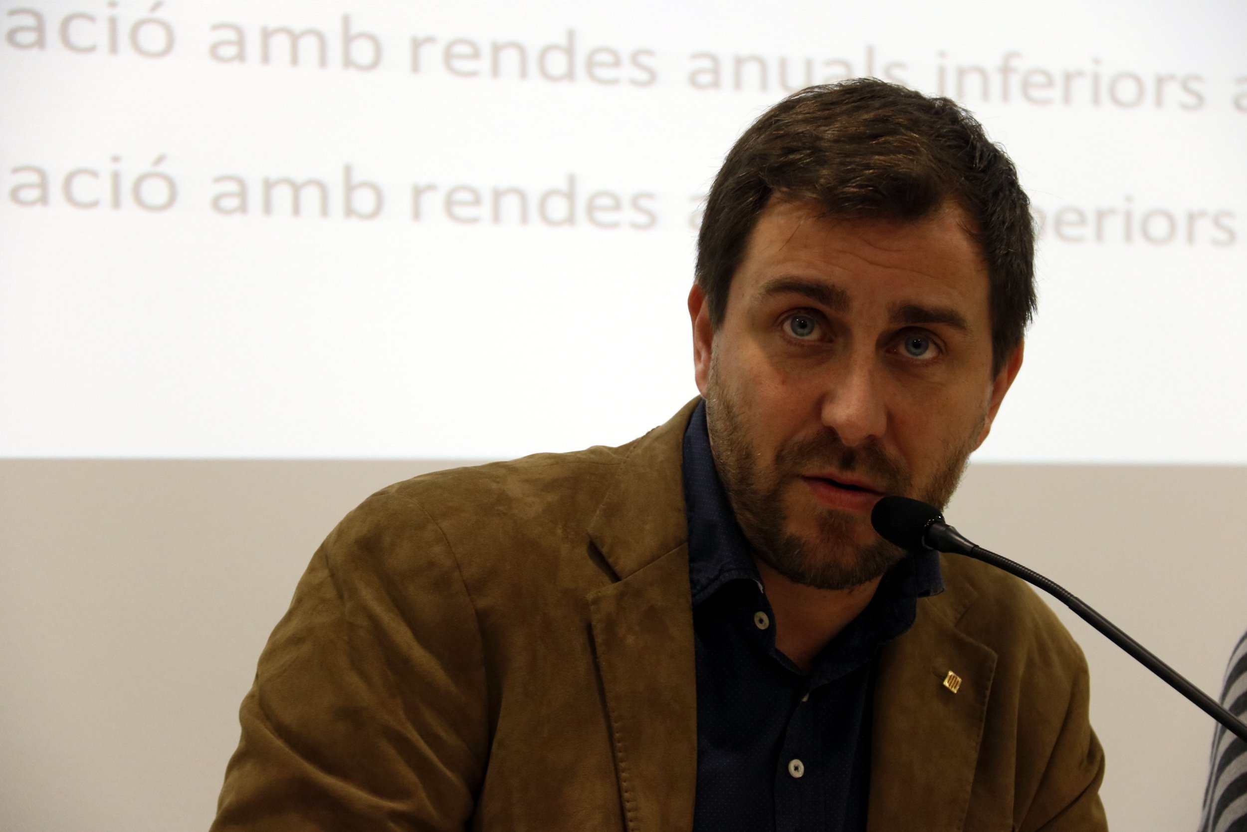 Salut pide a los periodistas no utilizar colonia en una rueda de prensa