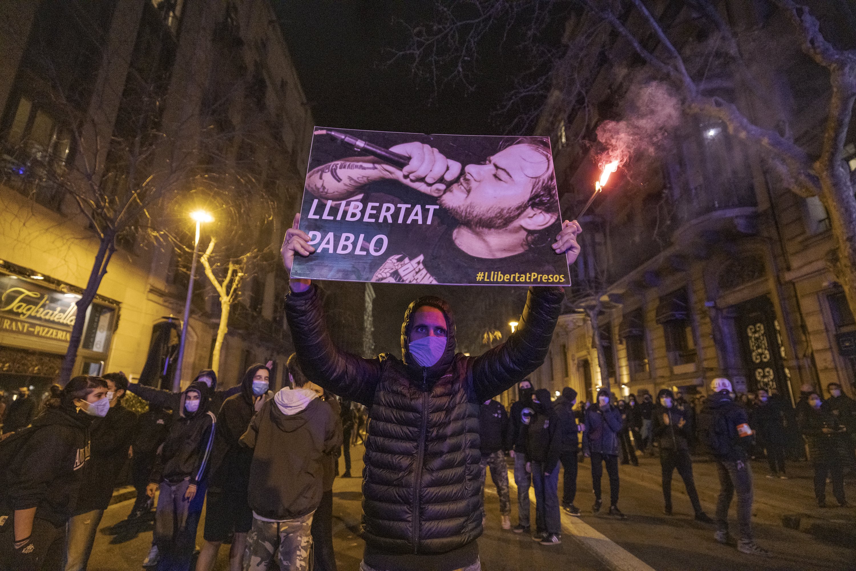 La madre de Hasél, citada a declarar por organizar una manifestación por su hijo