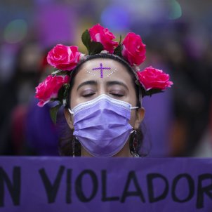 8M huelga feminista un violador manifestacion Paseo de Gracia - Sergi Alcàzar