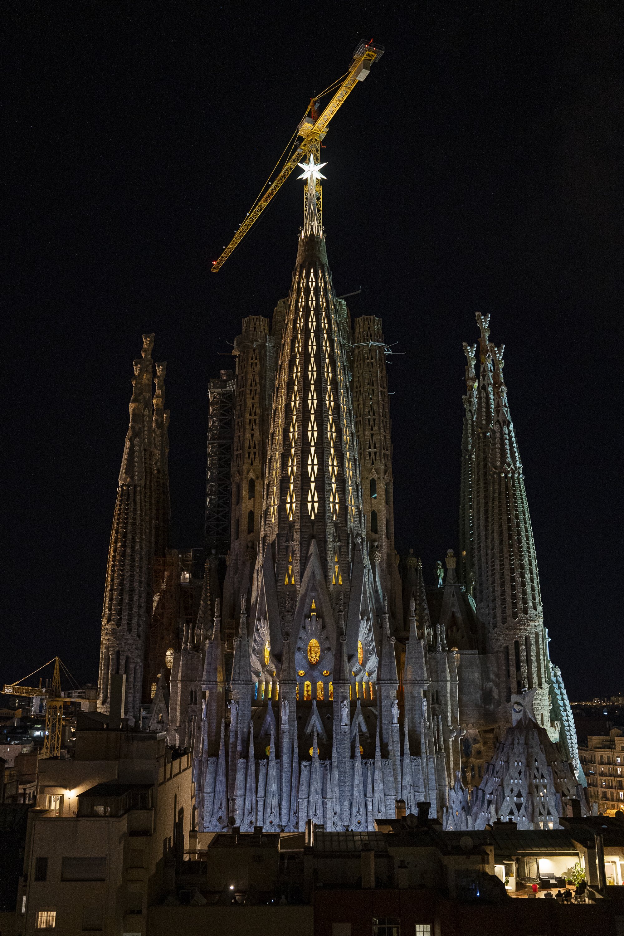 Estrella encendida Sagrada Familia Navidad - Pau de la Calle