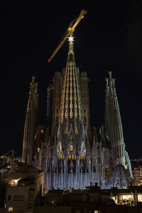 Estrella encendida Sagrada Familia Navidad - Pau de la Calle Estrella encendida Sagrada Familia Navidad - Pau de la Calle