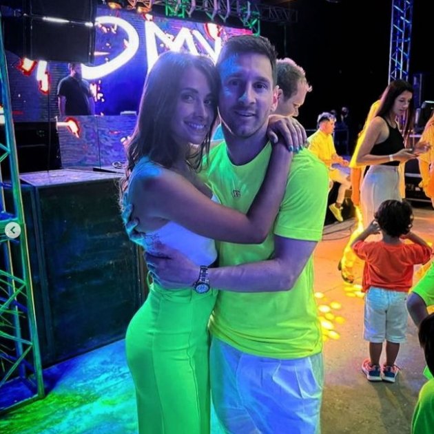 Leo Messi y Antonela Roccuzzo fluor party @leomessi