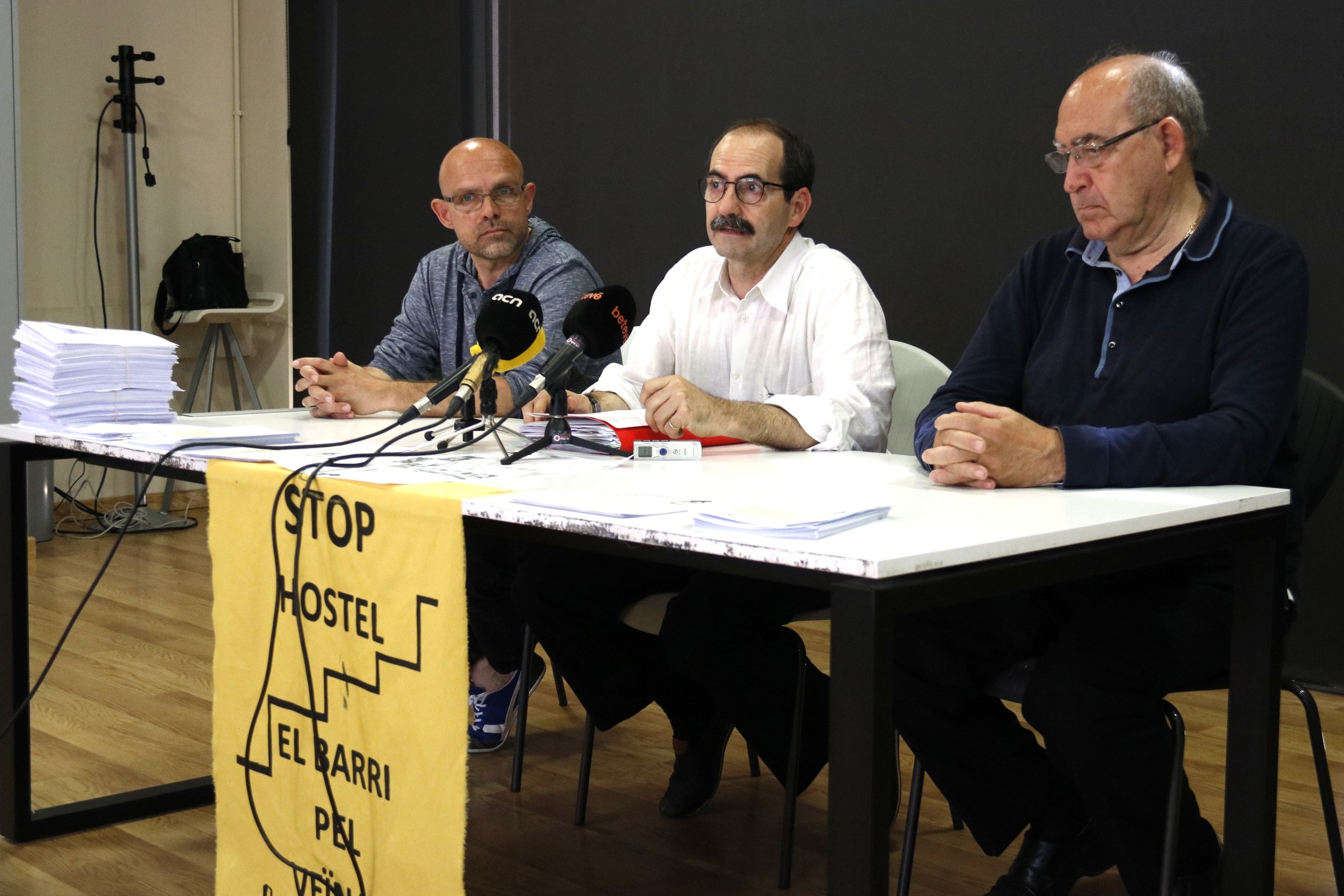 Los vecinos de la Vila Olímpica rechazan la construcción del macroalbergue