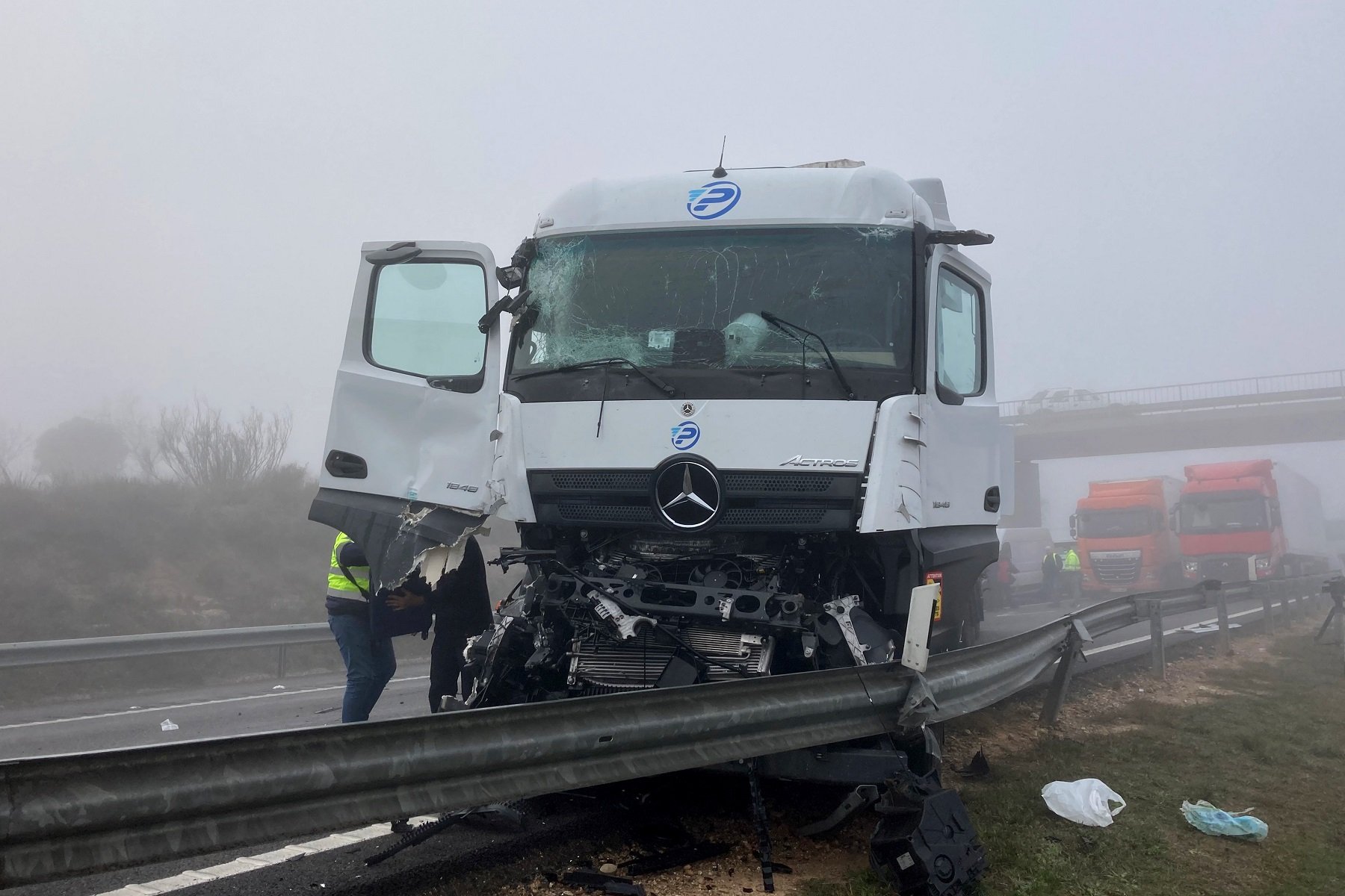 Tres morts en un accident múltiple a l'AP-2 a Castelldans