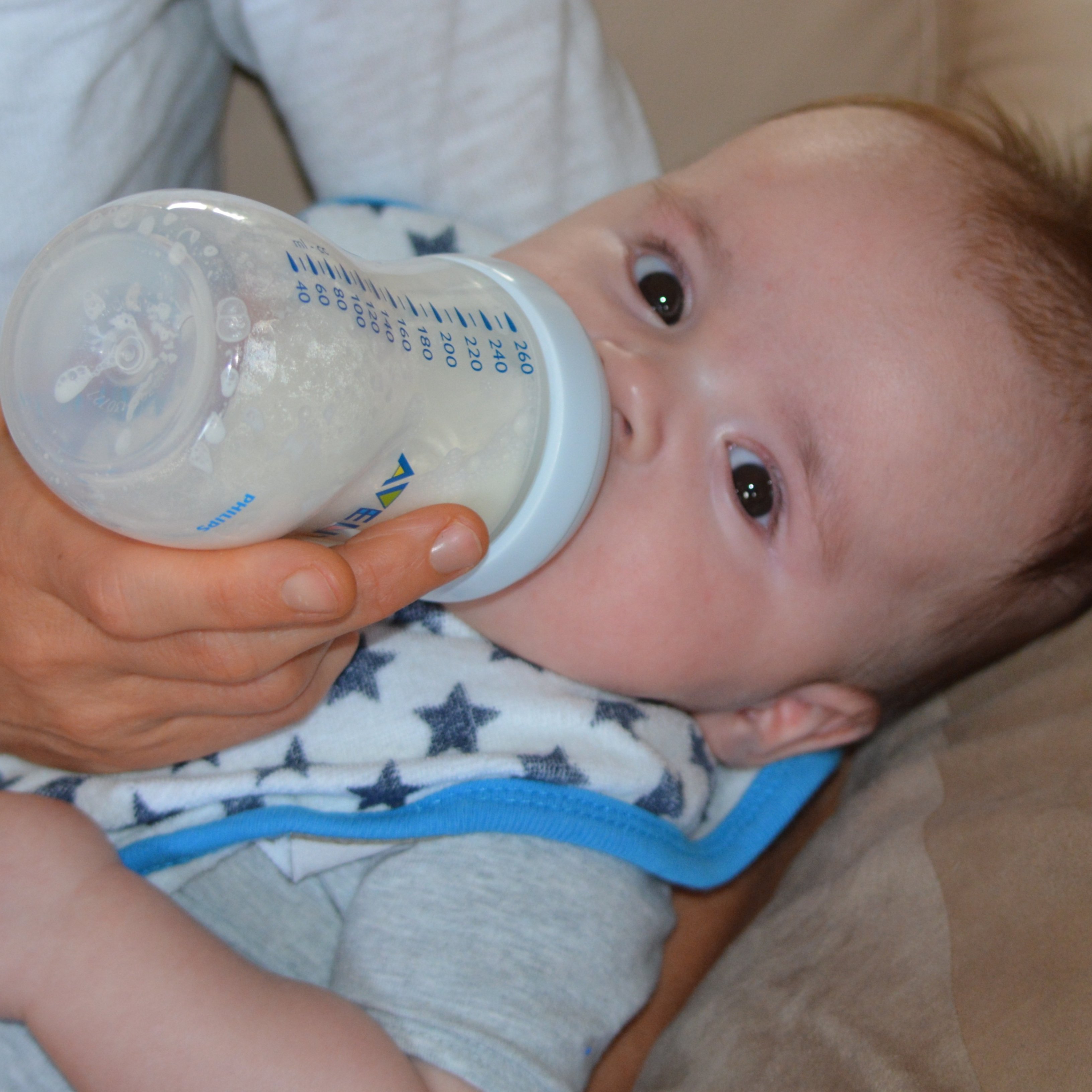 ¿Está sobrediagnosticada la alergia a la leche de vaca en los bebés?