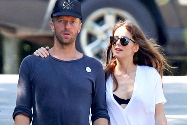 Chris Martin y Dakota Johnson/ Agencia