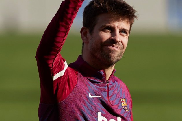 Gerard Piqué saluda EFE