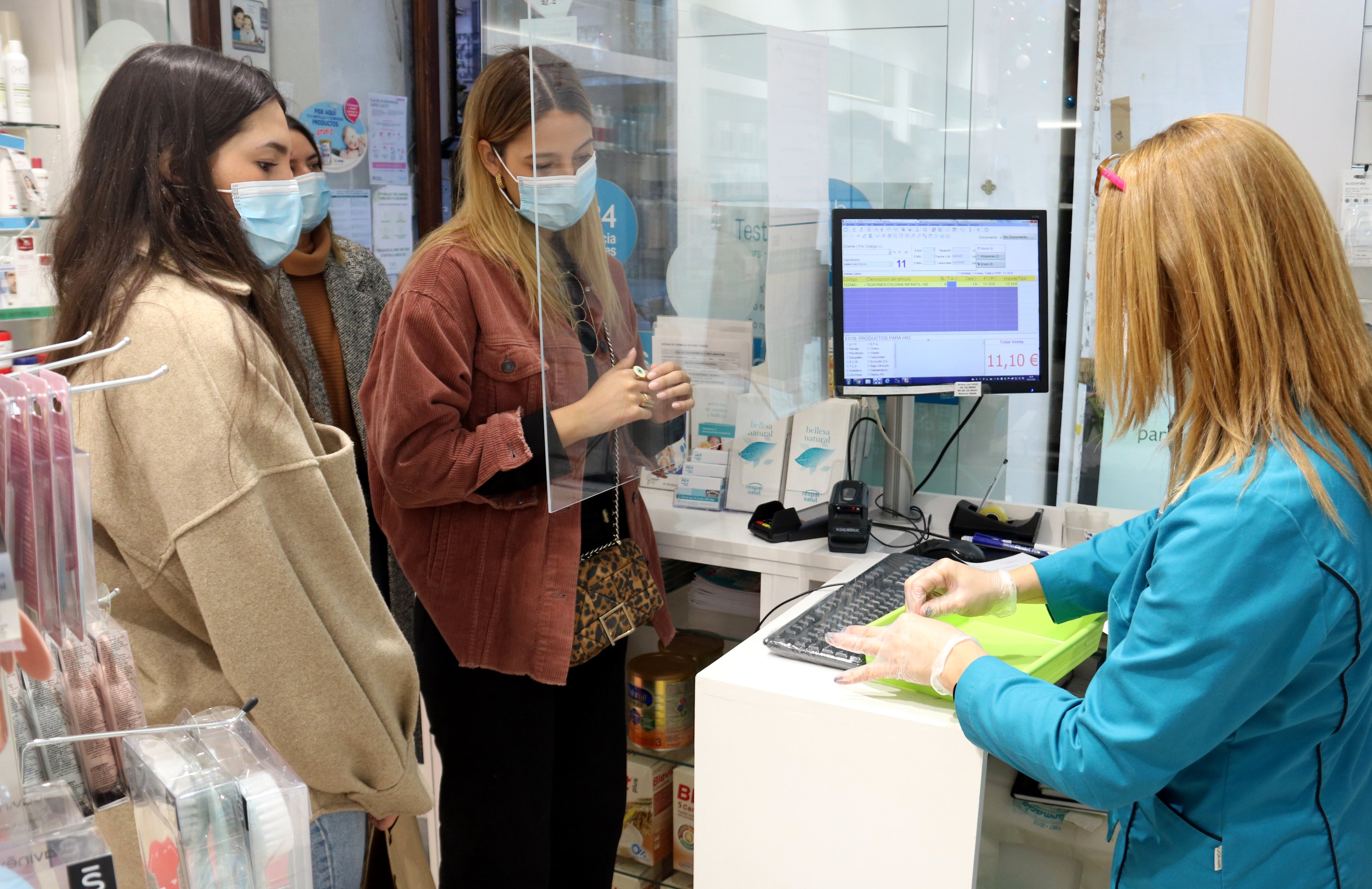 Consulta les 1.300 farmàcies que permeten comunicar un positiu per test d'antígens