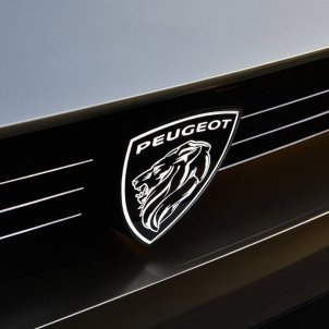 Peugeot té el SUV 'anti Toyota' rebaixat gairebé 3.000 euros a Espanya