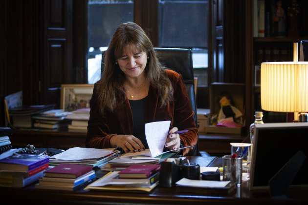 Laura Borras durante una entrevista en su despacho en el Parlament - Montse Giralt