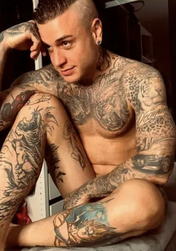 Adrían Rodríguez vende fotos desnudo en Onlyfans 