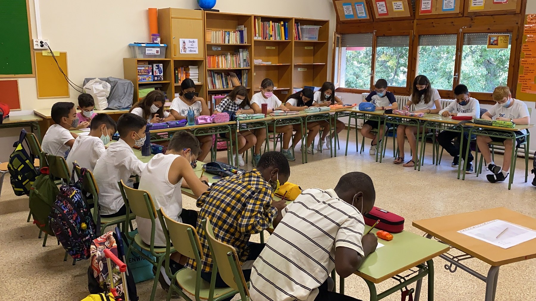 Unionist groups mobilize 150 families to demand 25% Spanish in all Catalan schools