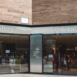 Amor a primera vista amb la nova blazer efecte pell color rosa fúcsia de Sfera