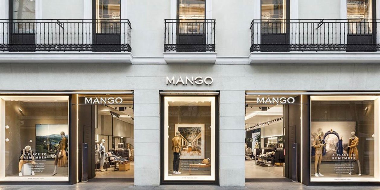 La camisa favorita de les dones adinerades entra per la porta gran de Mango