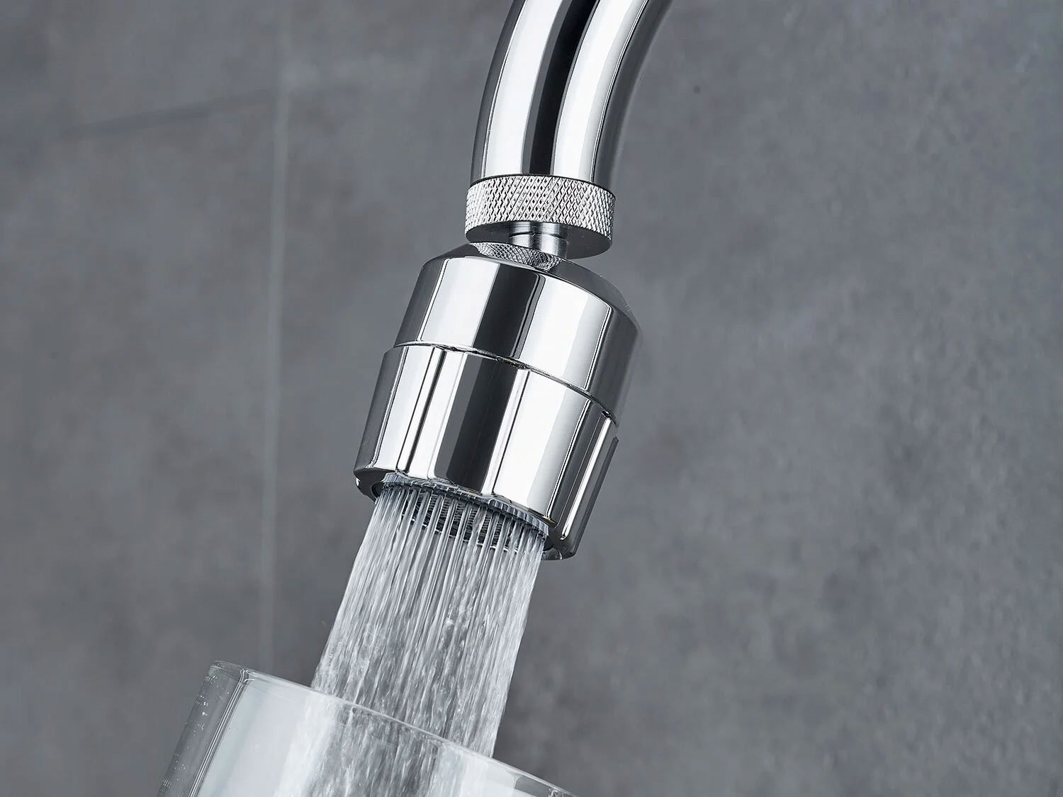 Con dos simples cambios en el baño y en la pica, estarás ahorrando cientos de litros de agua en casa